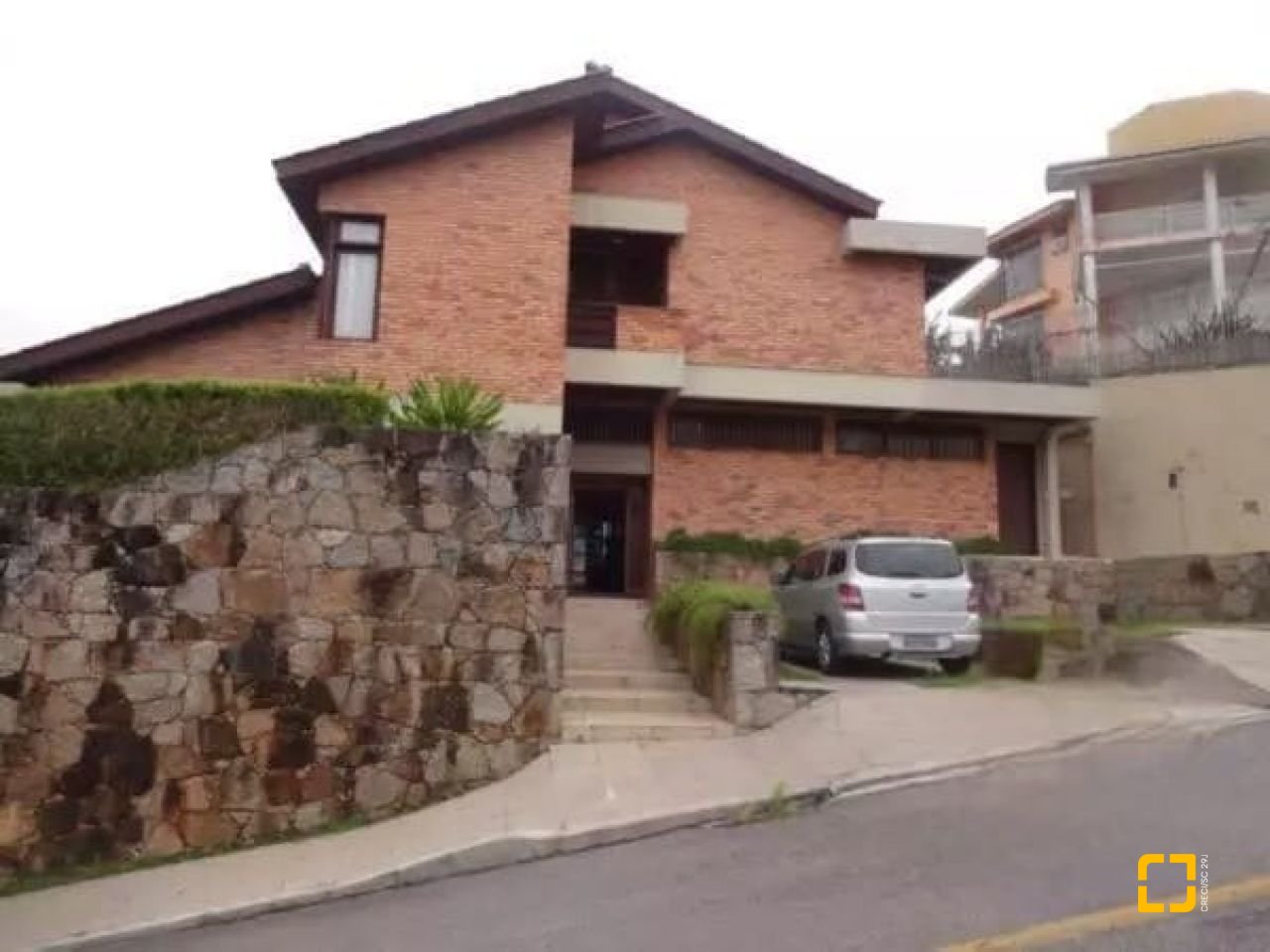 Casa com 542m², 6 quartos (sendo 3 suítes), 4 garagens, no bairro Itaguaçu em Florianópolis