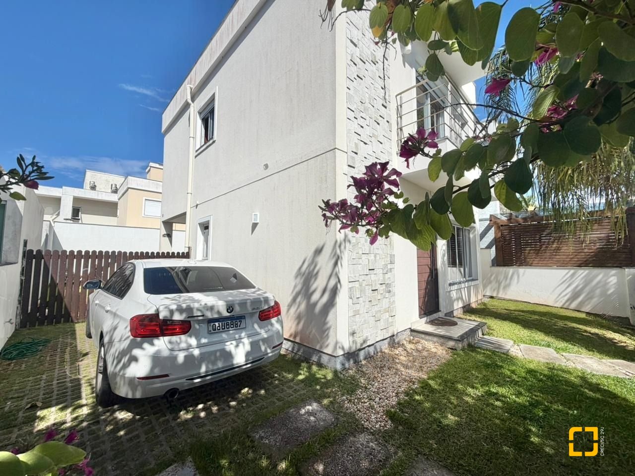 Casa com 124m², 6 quartos (sendo 3 suítes), 2 garagens, no bairro Cachoeira do Bom Jesus em Florianópolis