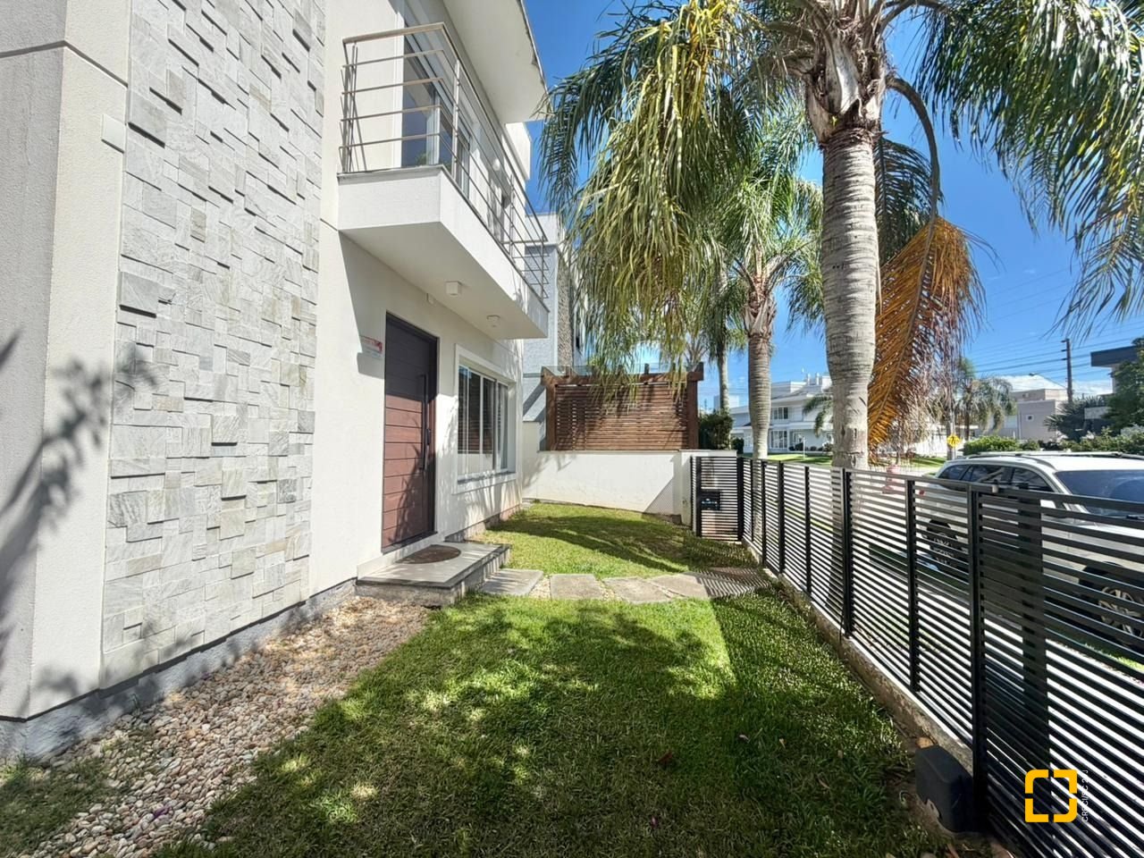 Casa com 124m², 6 quartos (sendo 3 suítes), 2 garagens, no bairro Cachoeira do Bom Jesus em Florianópolis