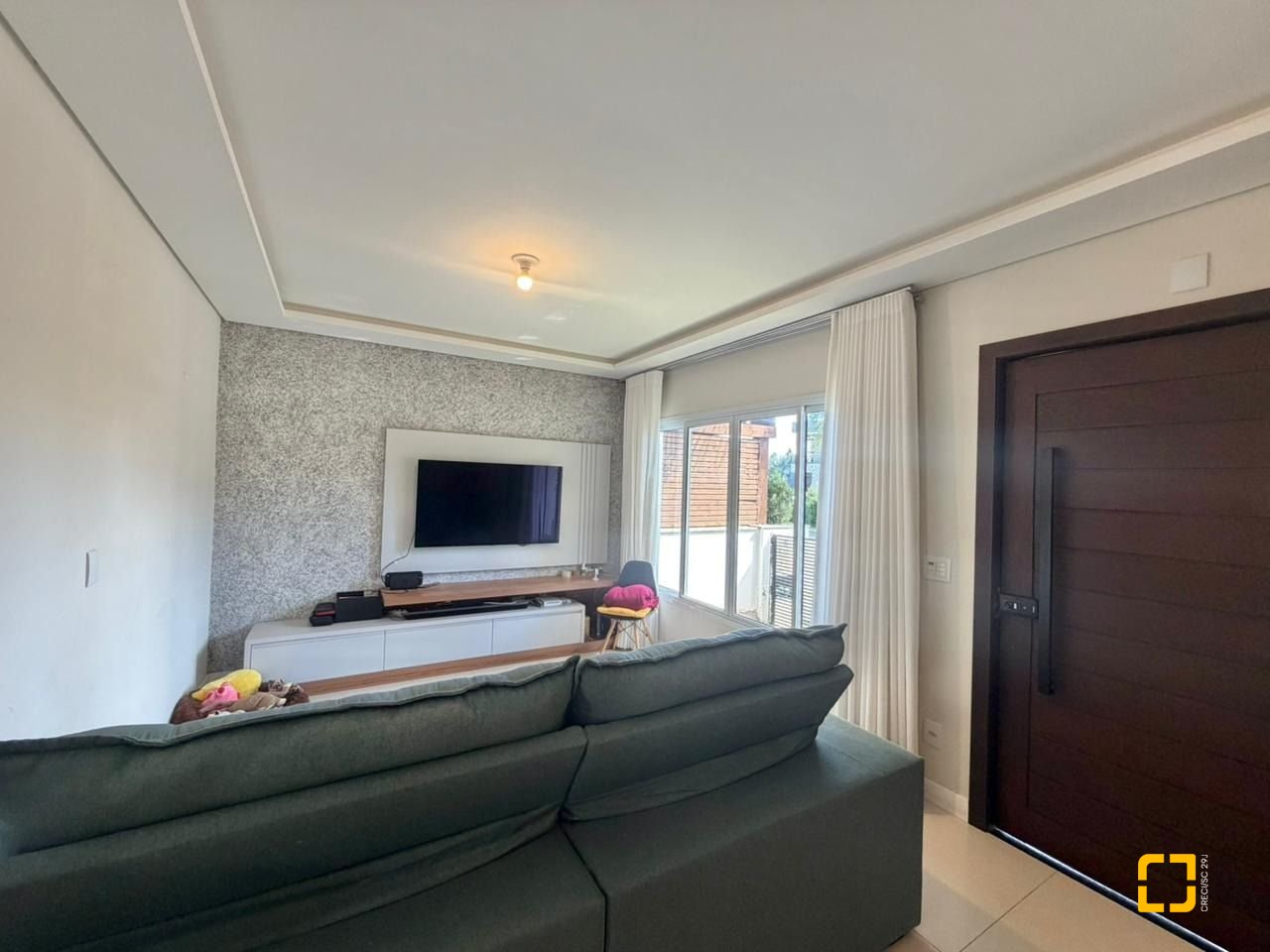 Casa com 124m², 6 quartos (sendo 3 suítes), 2 garagens, no bairro Cachoeira do Bom Jesus em Florianópolis