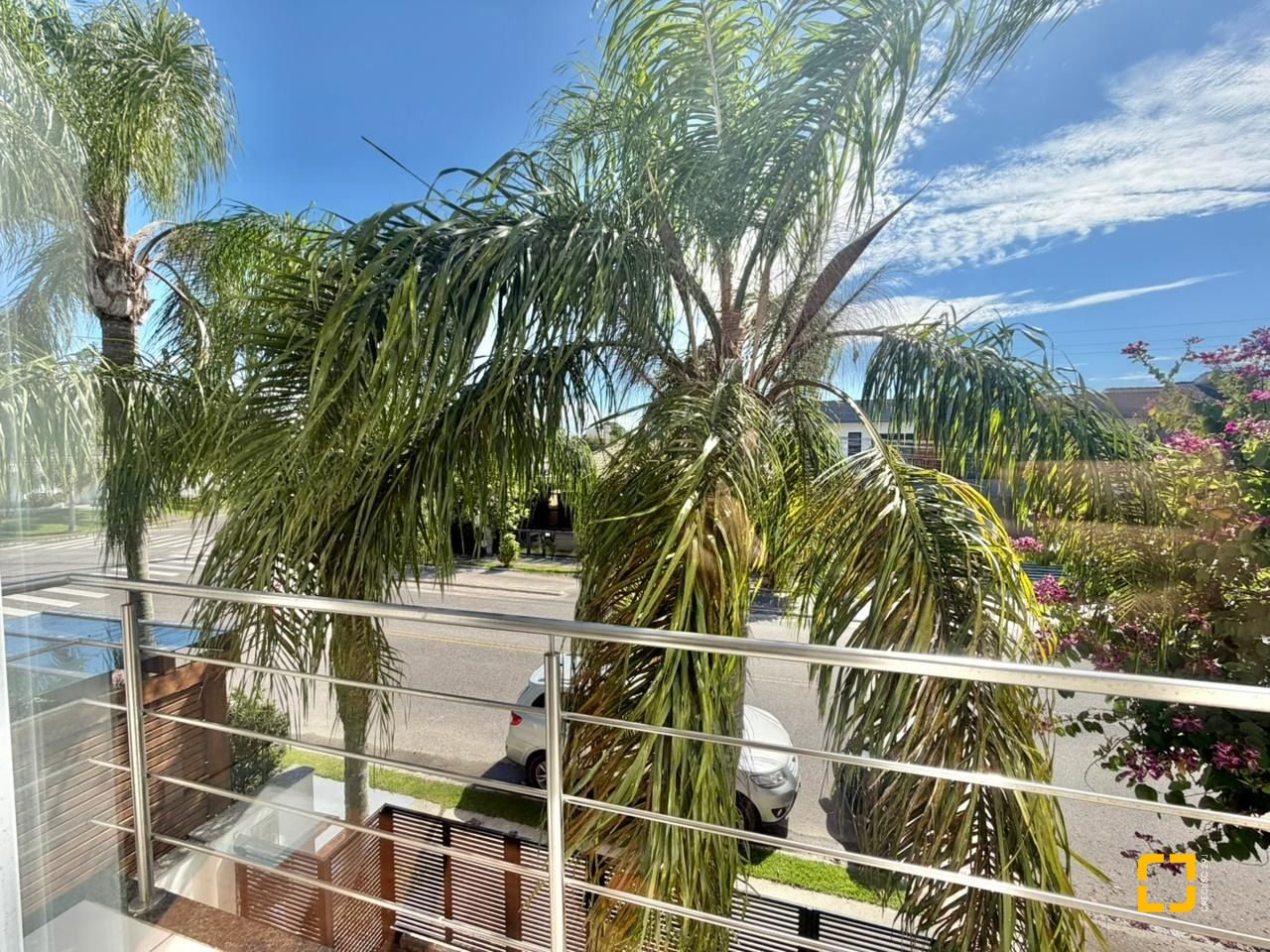 Casa com 124m², 6 quartos (sendo 3 suítes), 2 garagens, no bairro Cachoeira do Bom Jesus em Florianópolis