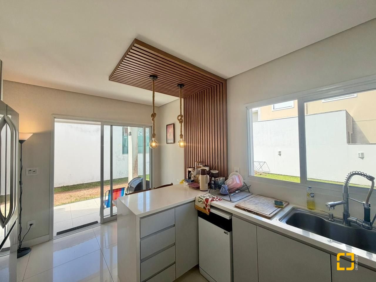 Casa com 124m², 6 quartos (sendo 3 suítes), 2 garagens, no bairro Cachoeira do Bom Jesus em Florianópolis