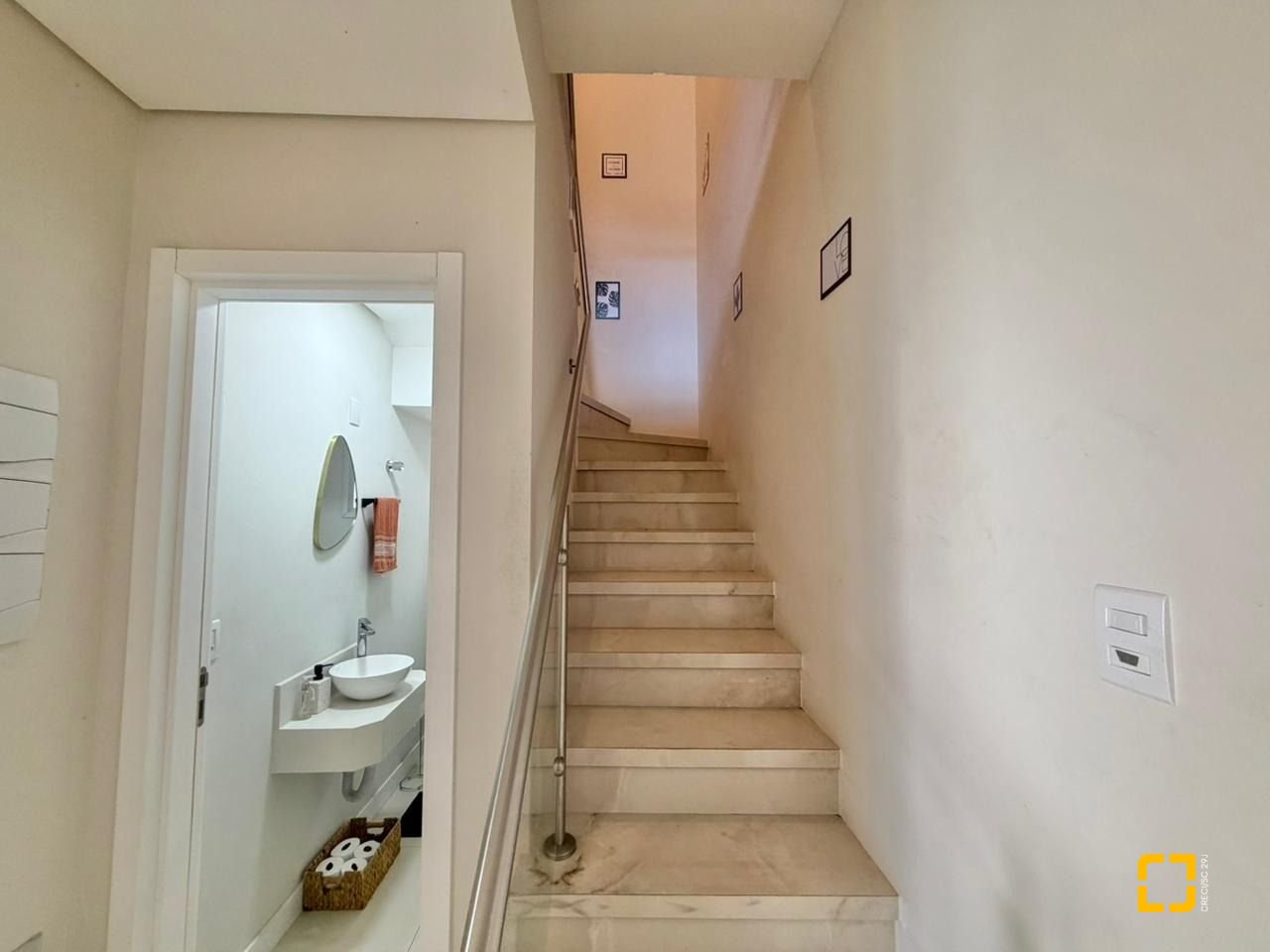 Casa com 124m², 6 quartos (sendo 3 suítes), 2 garagens, no bairro Cachoeira do Bom Jesus em Florianópolis