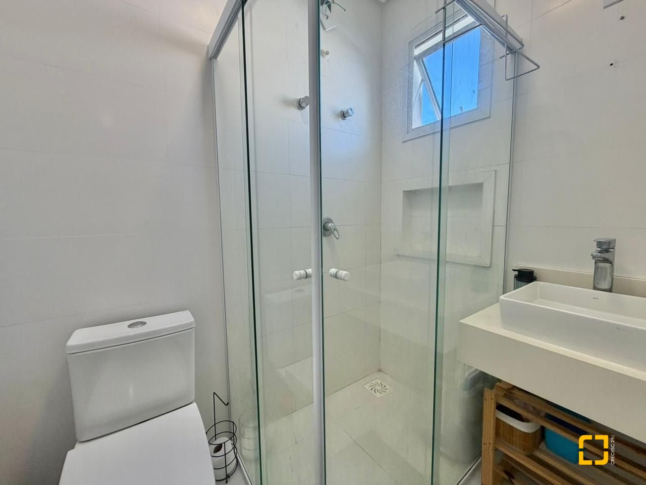 Casa com 124m², 6 quartos (sendo 3 suítes), 2 garagens, no bairro Cachoeira do Bom Jesus em Florianópolis