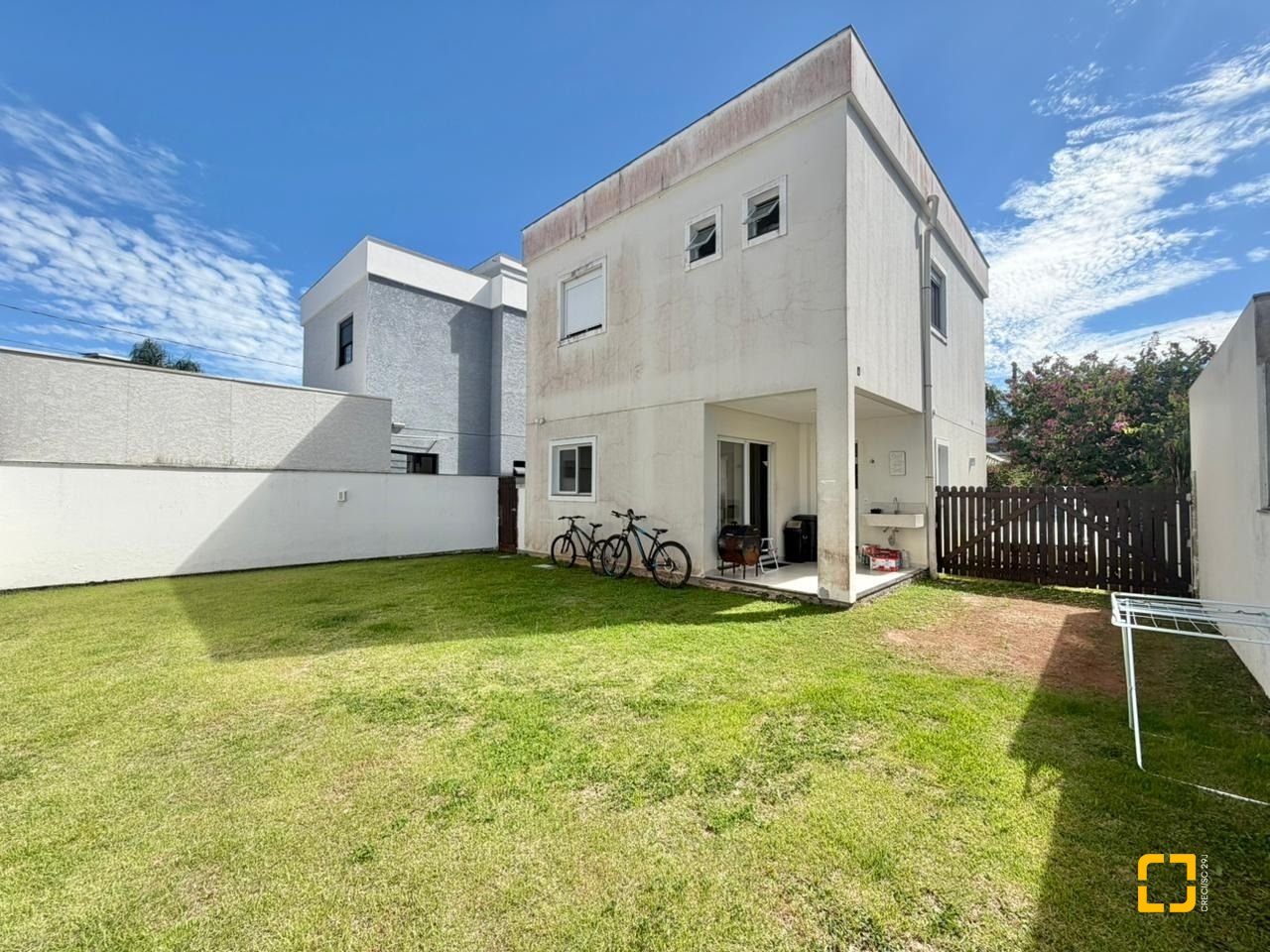 Casa com 124m², 6 quartos (sendo 3 suítes), 2 garagens, no bairro Cachoeira do Bom Jesus em Florianópolis
