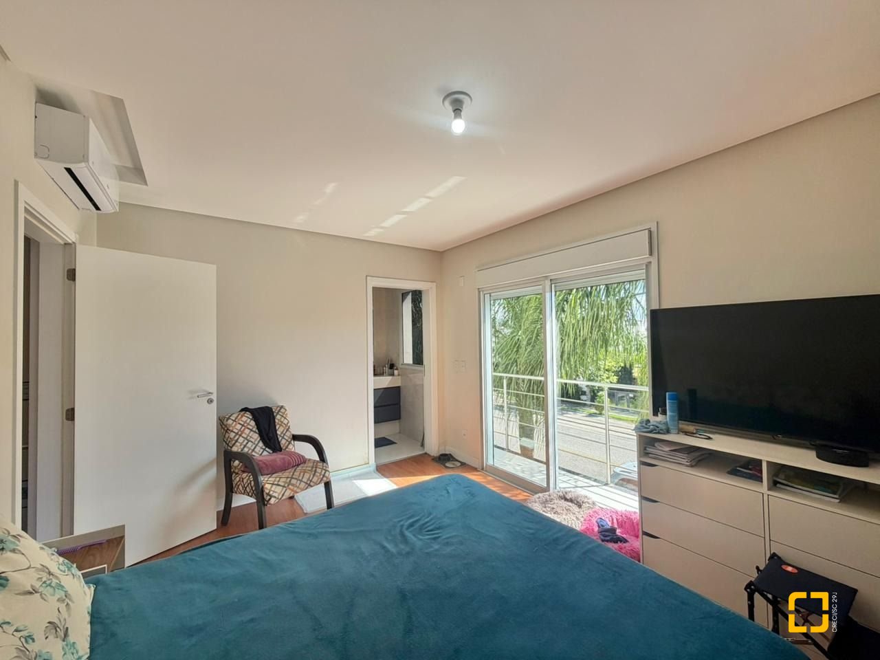 Casa com 124m², 6 quartos (sendo 3 suítes), 2 garagens, no bairro Cachoeira do Bom Jesus em Florianópolis