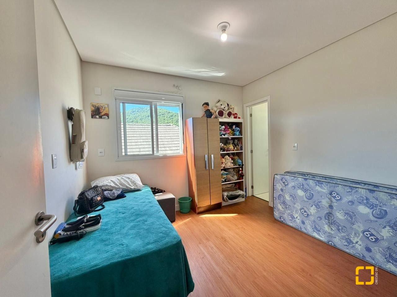 Casa com 124m², 6 quartos (sendo 3 suítes), 2 garagens, no bairro Cachoeira do Bom Jesus em Florianópolis