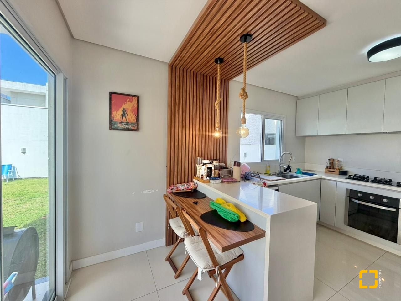 Casa com 124m², 6 quartos (sendo 3 suítes), 2 garagens, no bairro Cachoeira do Bom Jesus em Florianópolis