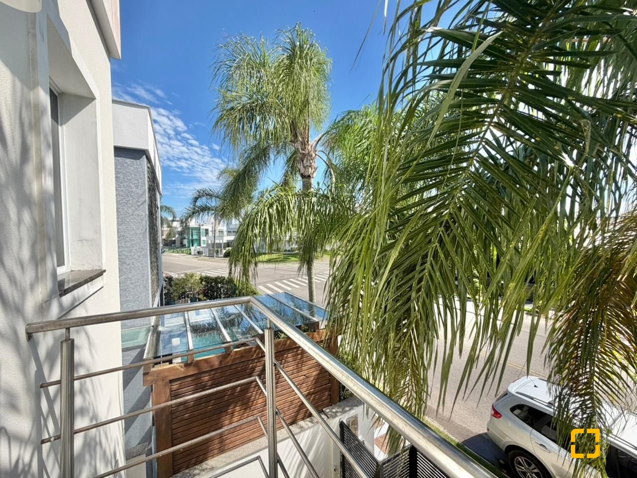 Casa com 124m², 6 quartos (sendo 3 suítes), 2 garagens, no bairro Cachoeira do Bom Jesus em Florianópolis