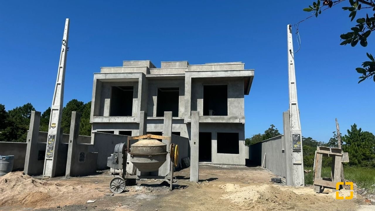 Casa com 120m², 4 quartos (sendo 2 suítes), 2 garagens, no bairro Rio Vermelho em Florianópolis