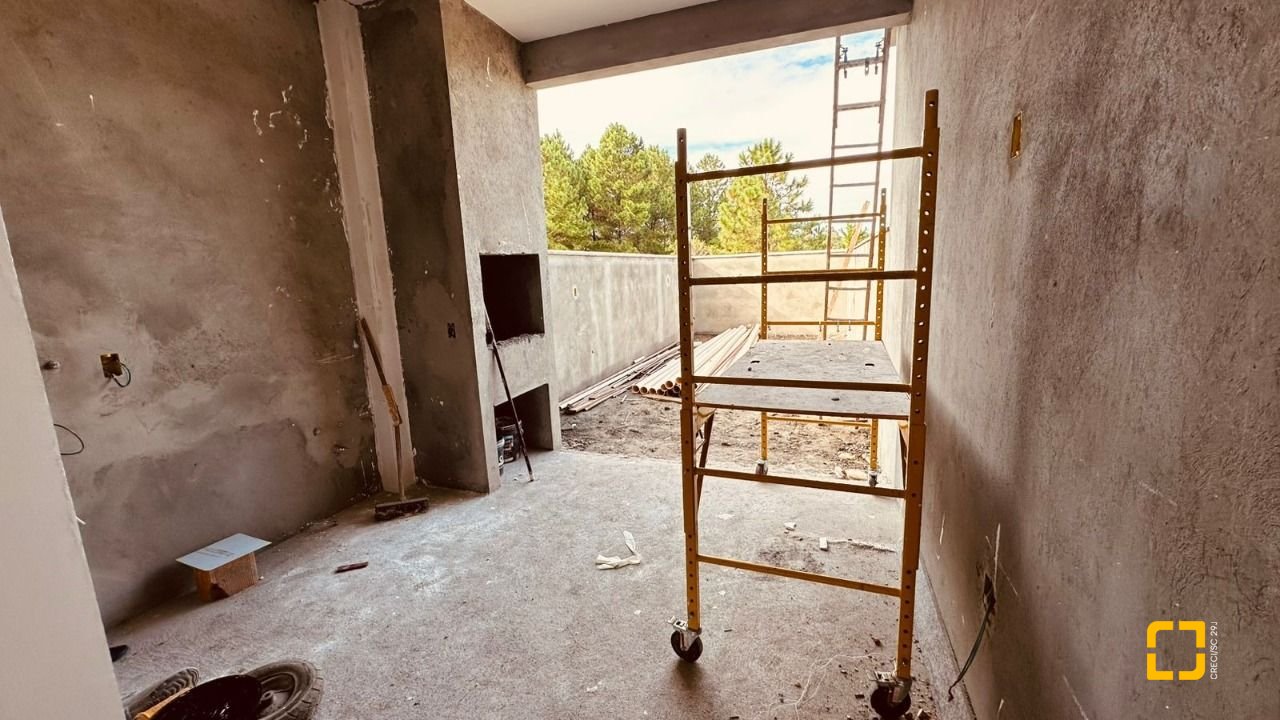 Casa com 120m², 4 quartos (sendo 2 suítes), 2 garagens, no bairro Rio Vermelho em Florianópolis