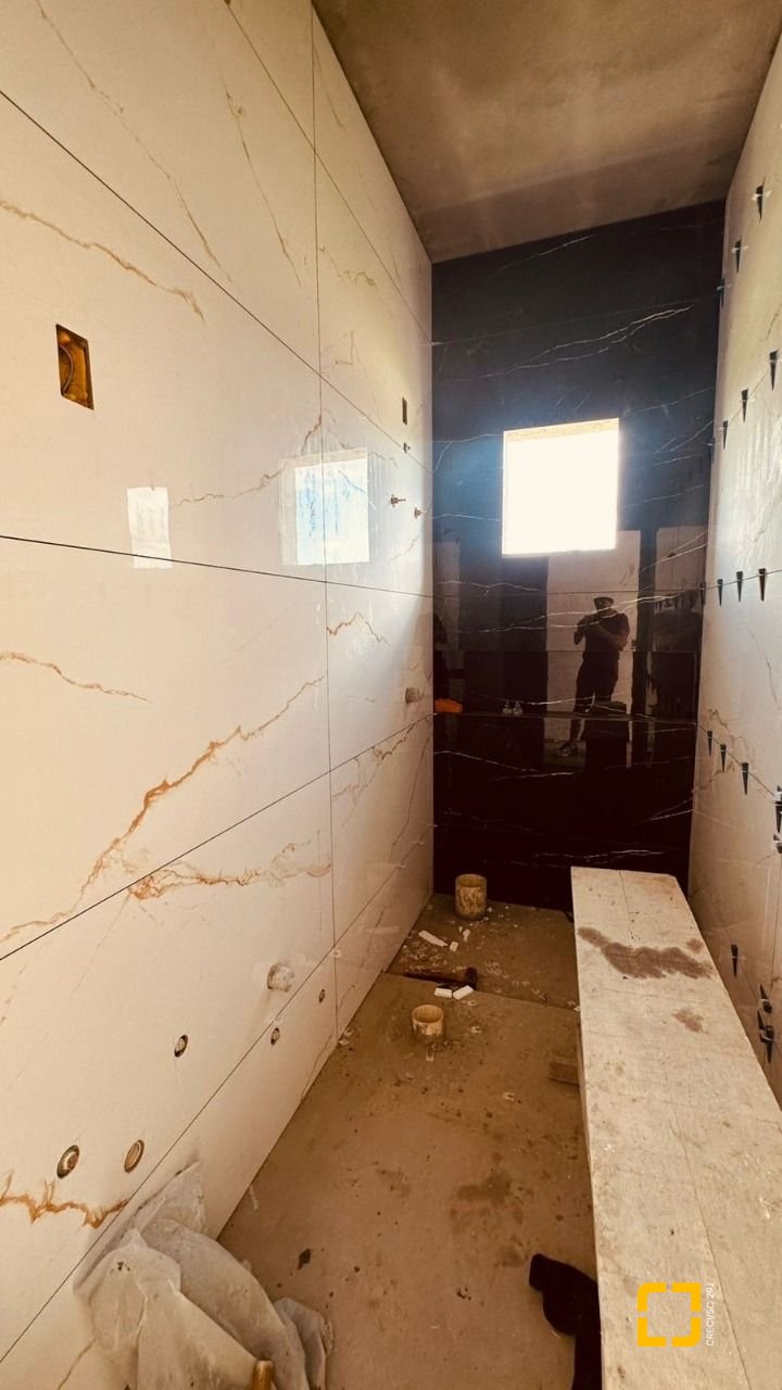 Casa com 120m², 4 quartos (sendo 2 suítes), 2 garagens, no bairro Rio Vermelho em Florianópolis