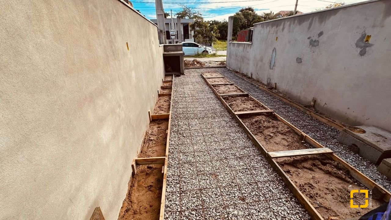 Casa com 120m², 4 quartos (sendo 2 suítes), 2 garagens, no bairro Rio Vermelho em Florianópolis