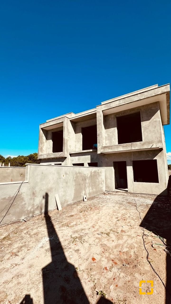 Casa com 120m², 4 quartos (sendo 2 suítes), 2 garagens, no bairro Rio Vermelho em Florianópolis