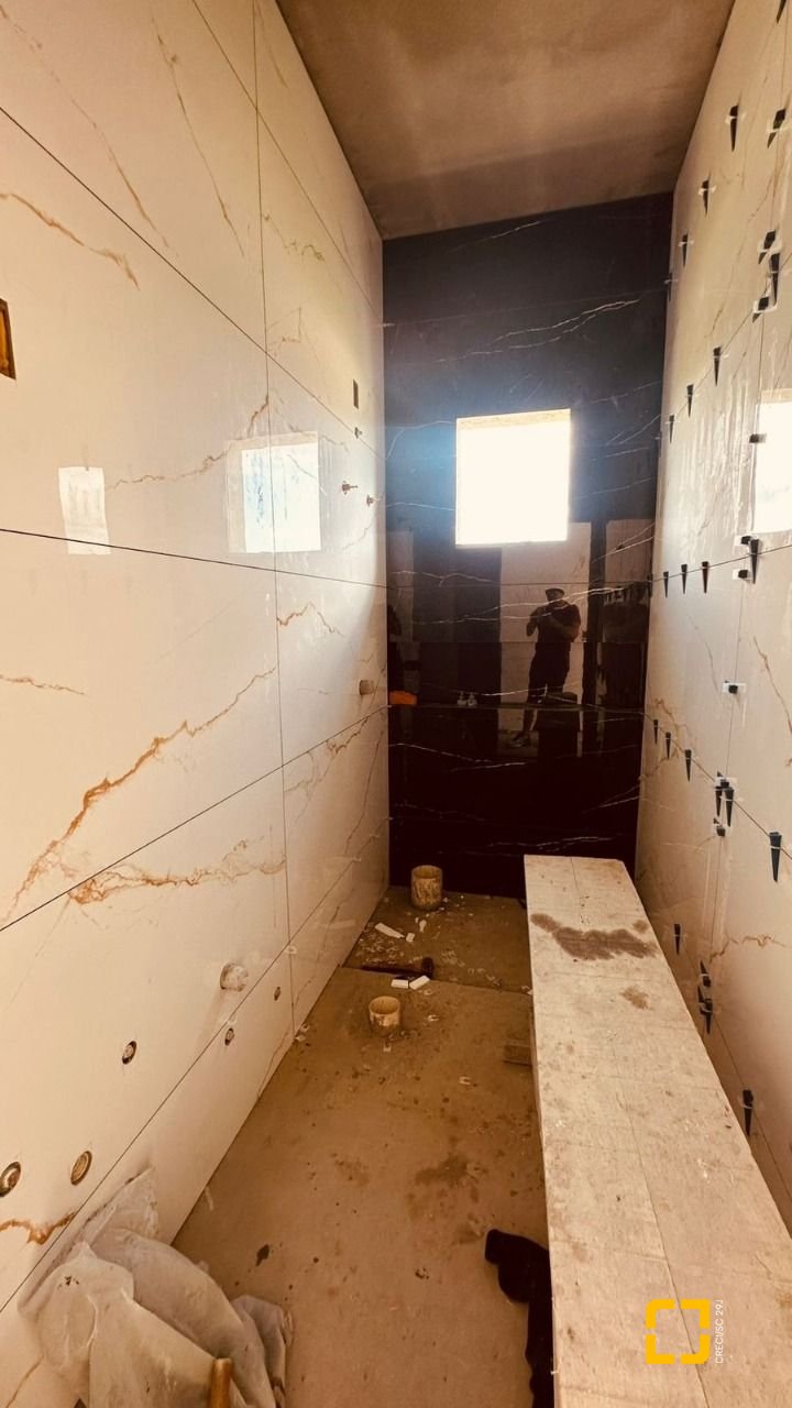 Casa com 120m², 4 quartos (sendo 2 suítes), 2 garagens, no bairro Rio Vermelho em Florianópolis