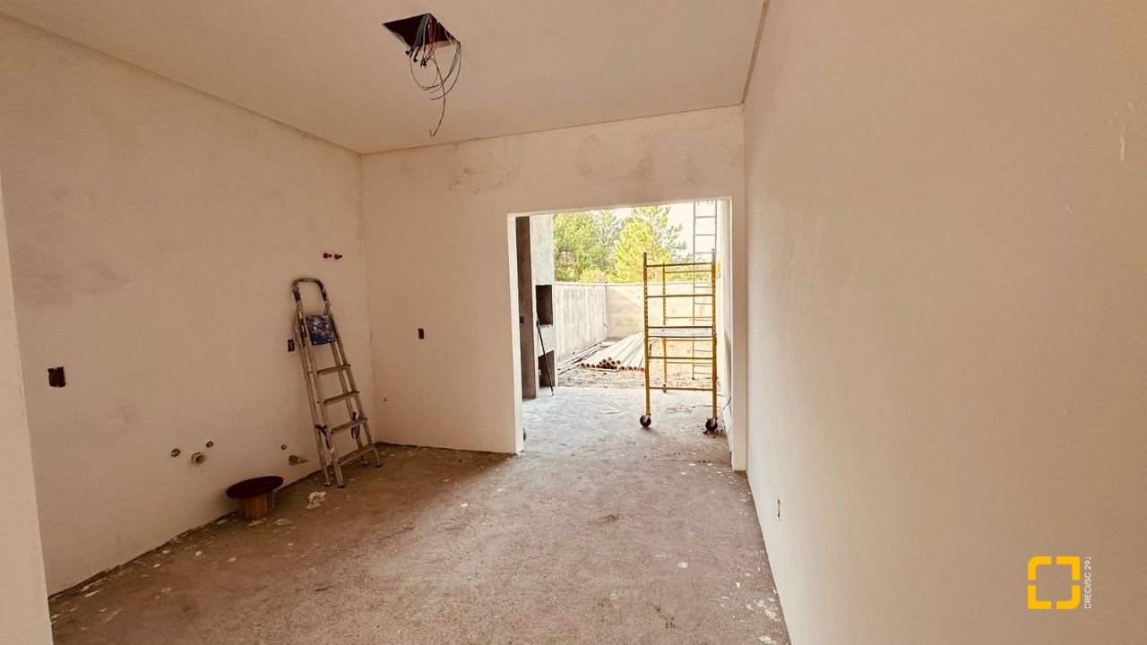 Casa com 120m², 4 quartos (sendo 2 suítes), 2 garagens, no bairro Rio Vermelho em Florianópolis