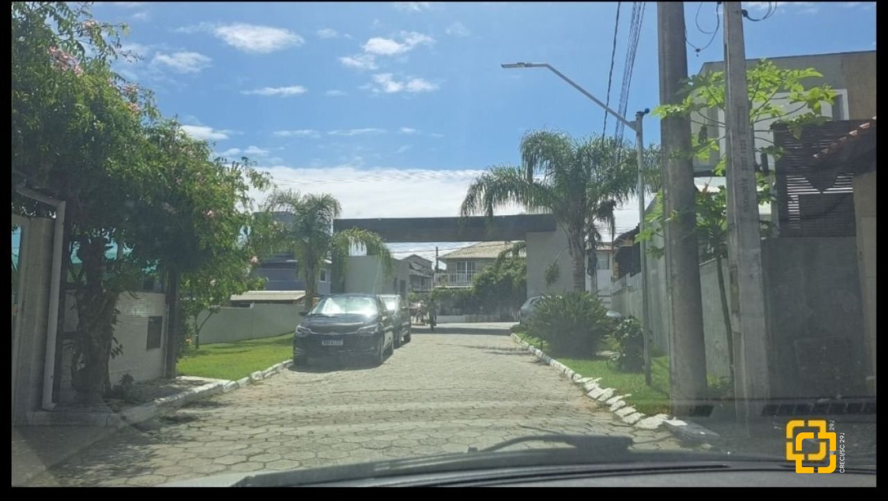 Casa com 250m², 4 quartos (sendo 1 suíte), 3 garagens, no bairro Ingleses em Florianópolis
