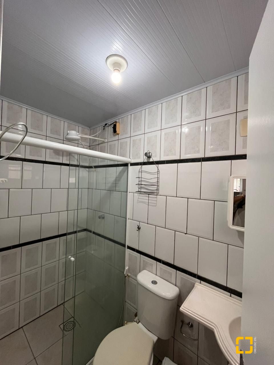 Casa com 168m², 30 quartos, 2 garagens, no bairro Carvoeira em Florianópolis