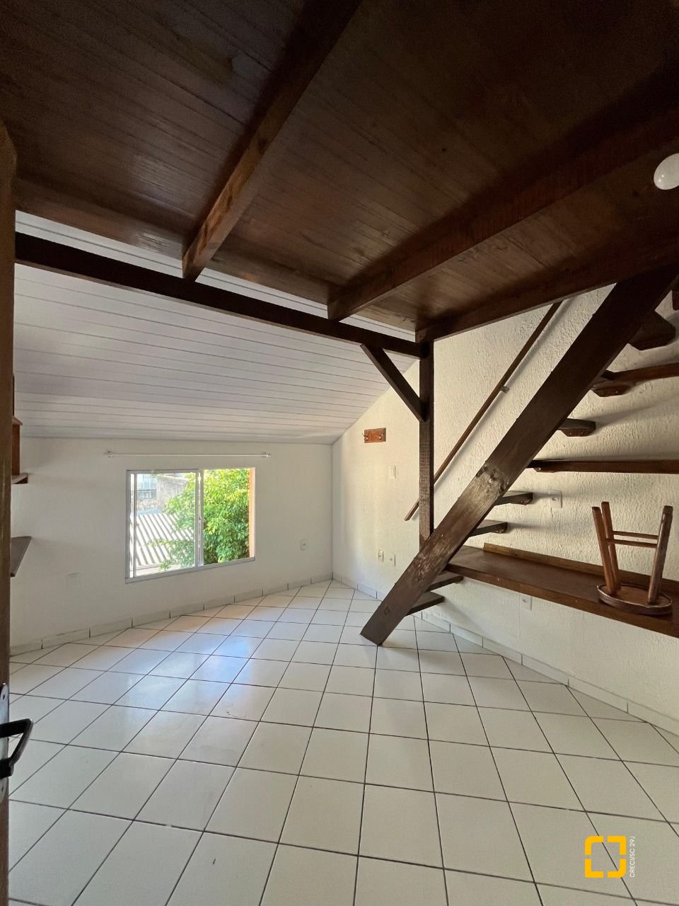 Casa com 168m², 30 quartos, 2 garagens, no bairro Carvoeira em Florianópolis