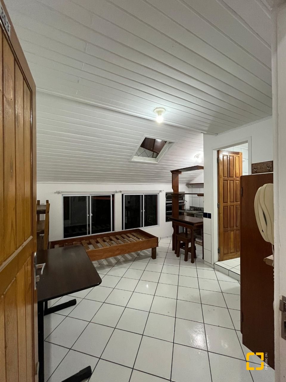 Casa com 168m², 30 quartos, 2 garagens, no bairro Carvoeira em Florianópolis