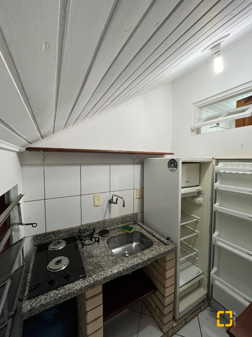 Casa com 168m², 30 quartos, 2 garagens, no bairro Carvoeira em Florianópolis