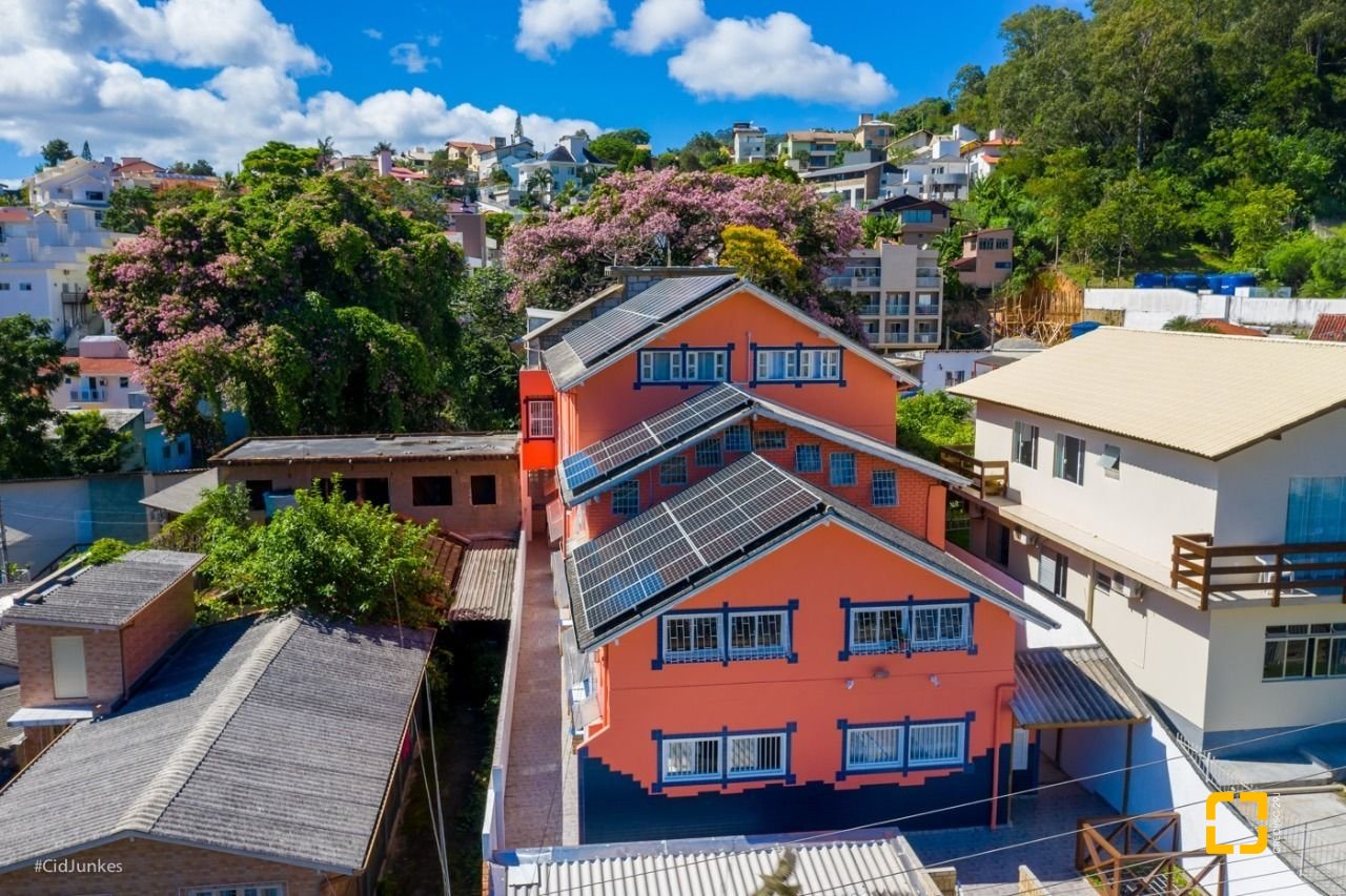 Casa com 168m², 30 quartos, 2 garagens, no bairro Carvoeira em Florianópolis