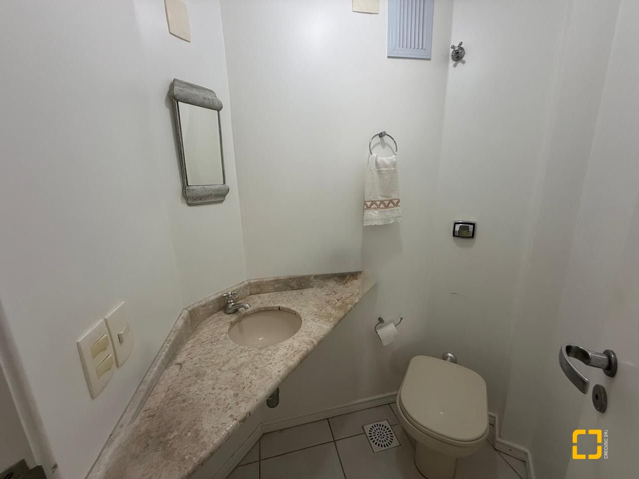 Apartamento com 123m², 4 quartos (sendo 1 suíte), 1 garagem, no bairro Centro em Florianópolis