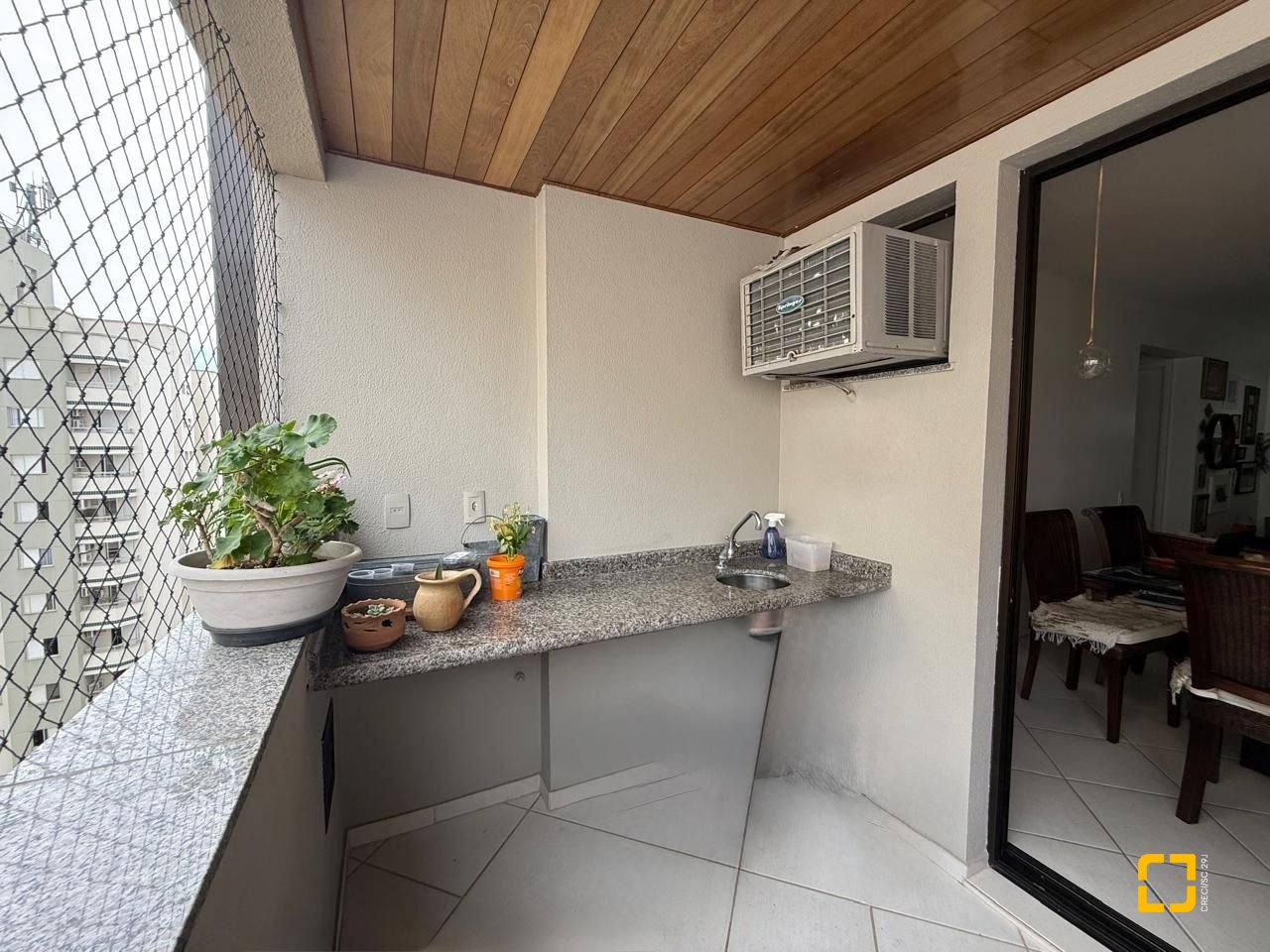 Apartamento com 123m², 4 quartos (sendo 1 suíte), 1 garagem, no bairro Centro em Florianópolis