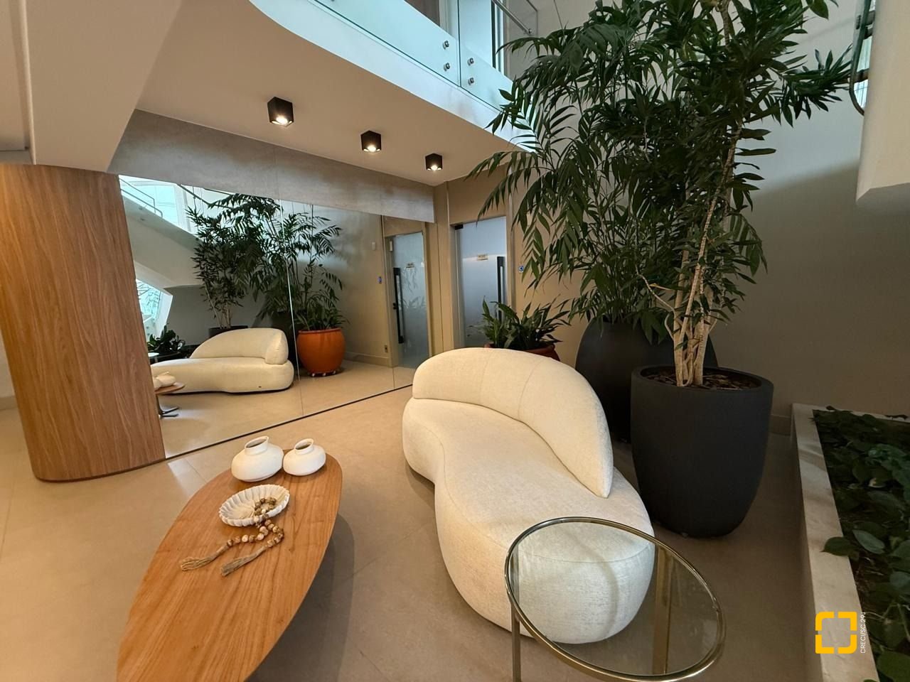 Apartamento com 123m², 4 quartos (sendo 1 suíte), 1 garagem, no bairro Centro em Florianópolis