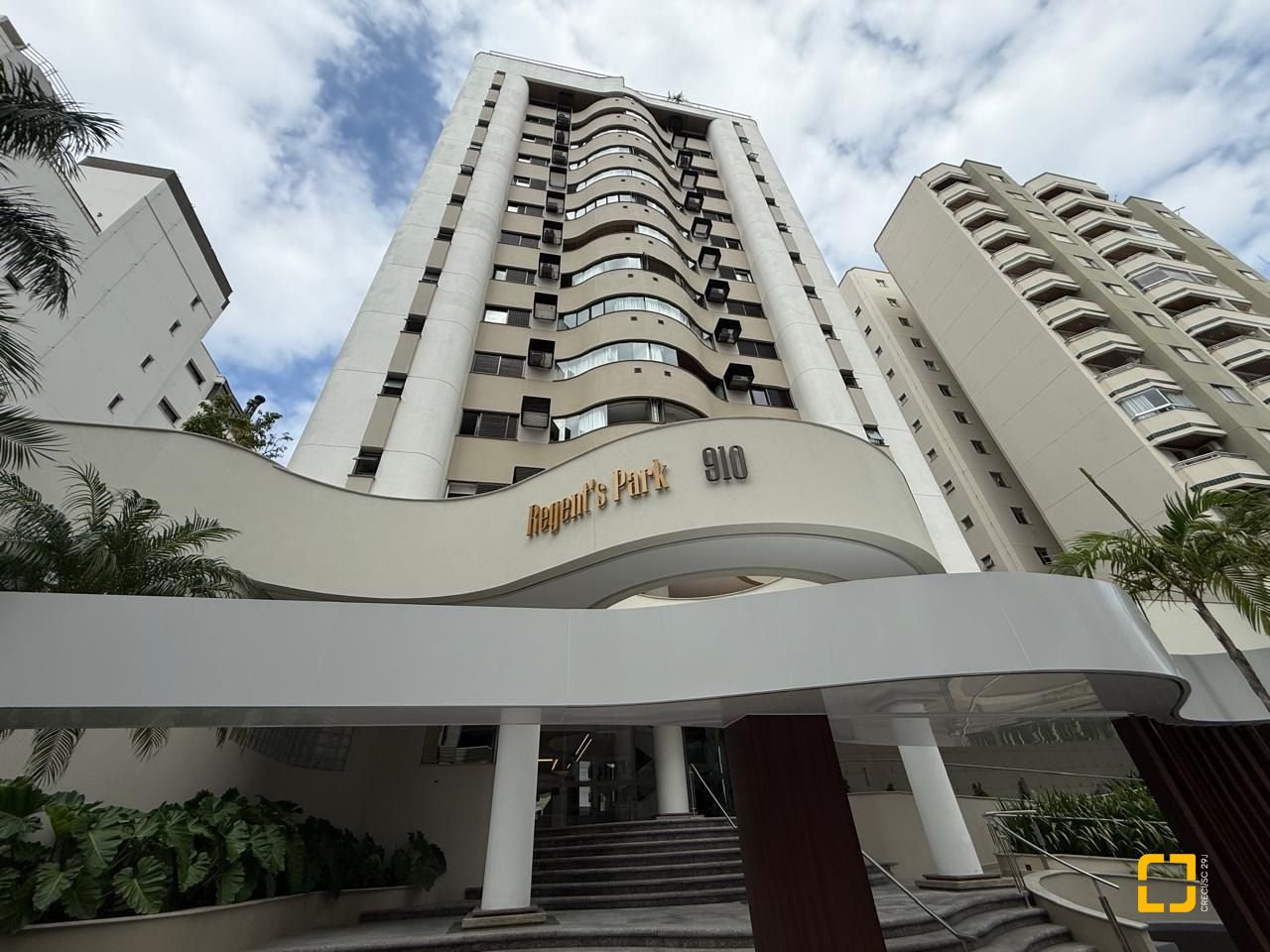 Apartamento com 123m², 4 quartos (sendo 1 suíte), 1 garagem, no bairro Centro em Florianópolis