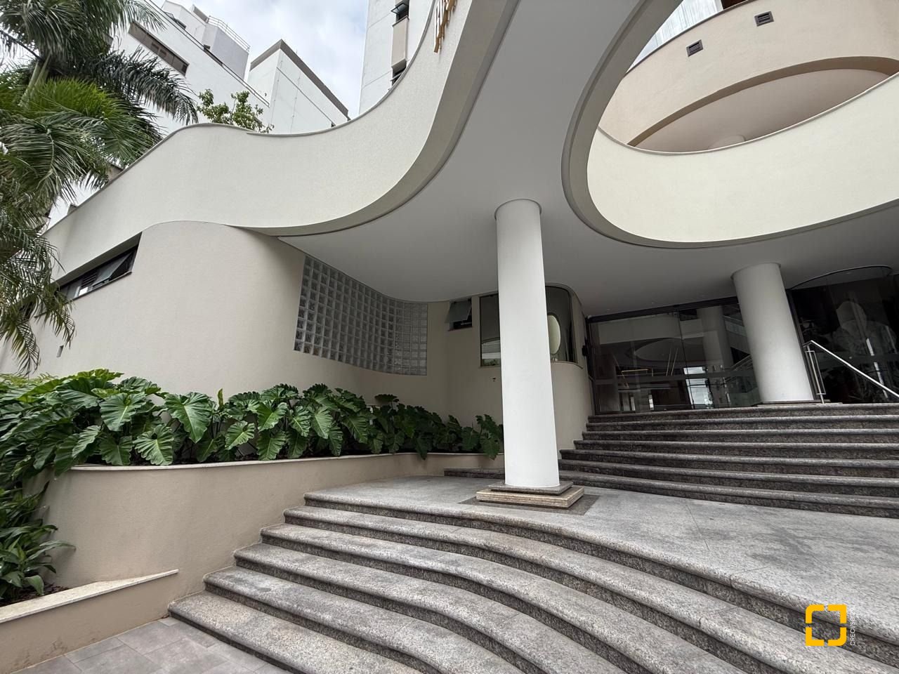Apartamento com 123m², 4 quartos (sendo 1 suíte), 1 garagem, no bairro Centro em Florianópolis