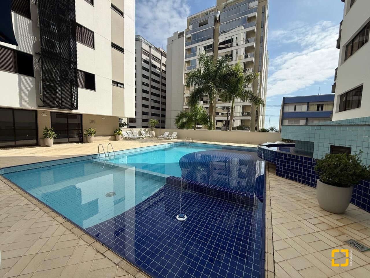 Apartamento com 123m², 4 quartos (sendo 1 suíte), 1 garagem, no bairro Centro em Florianópolis