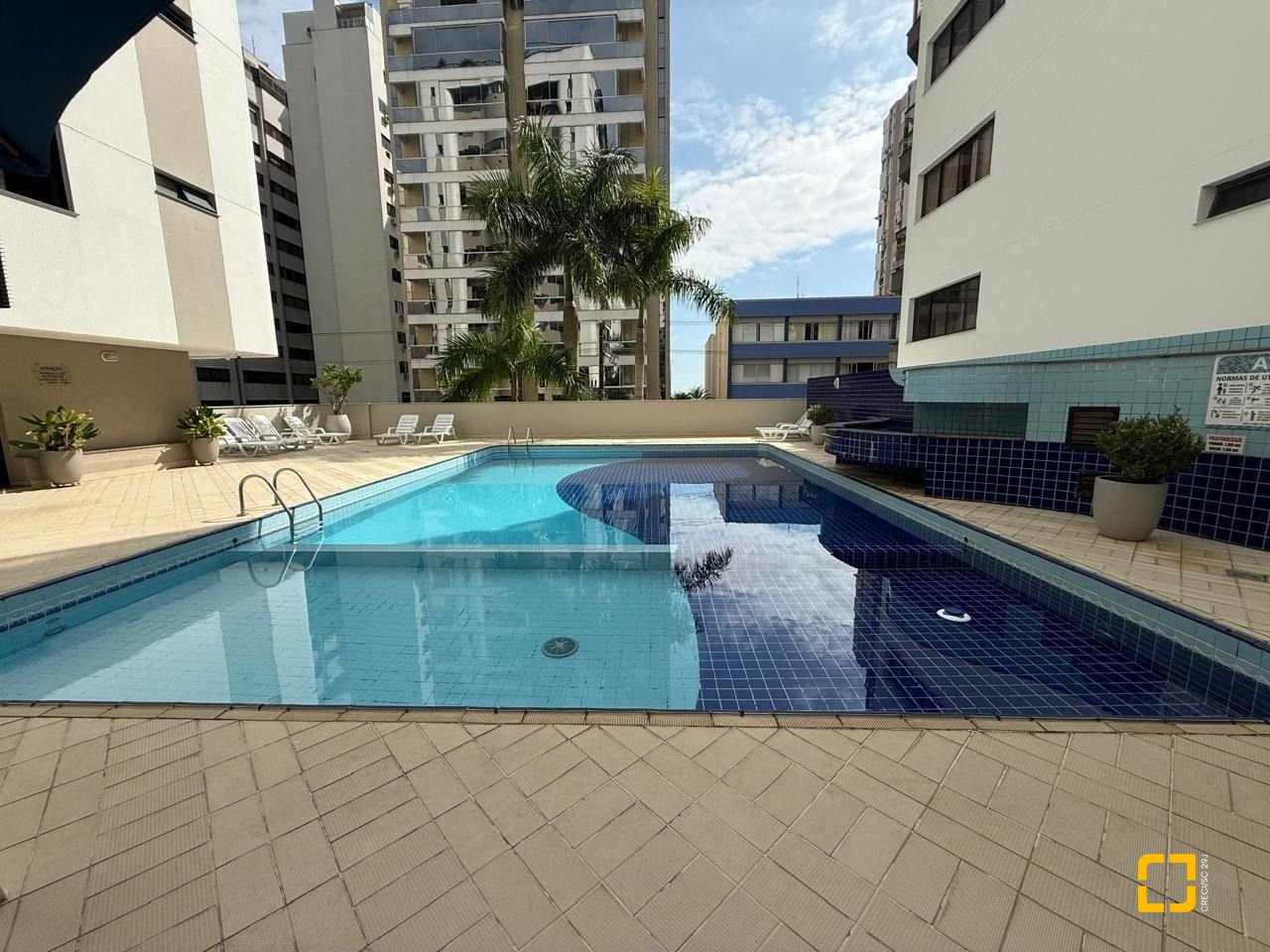 Apartamento com 123m², 4 quartos (sendo 1 suíte), 1 garagem, no bairro Centro em Florianópolis
