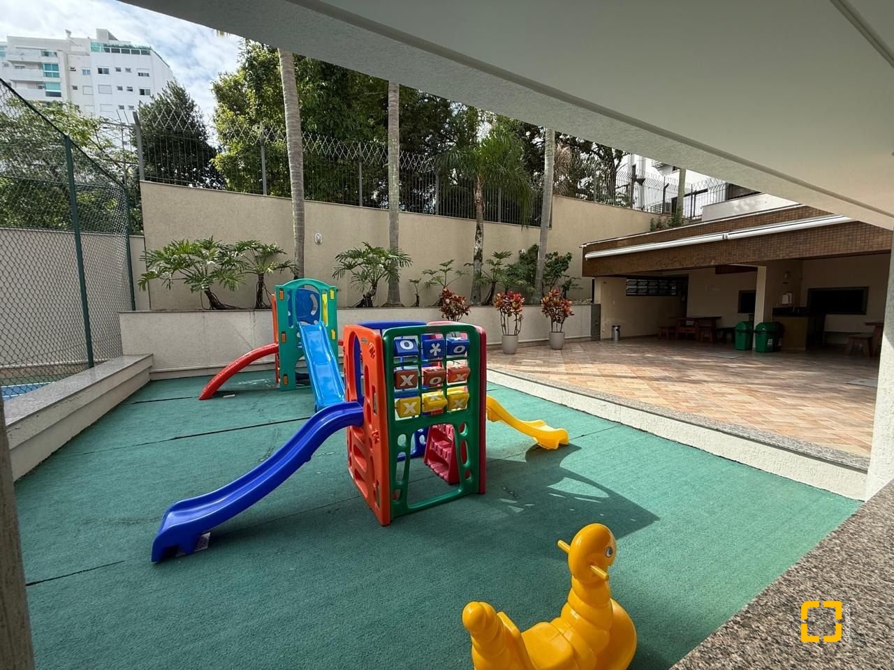 Apartamento com 123m², 4 quartos (sendo 1 suíte), 1 garagem, no bairro Centro em Florianópolis