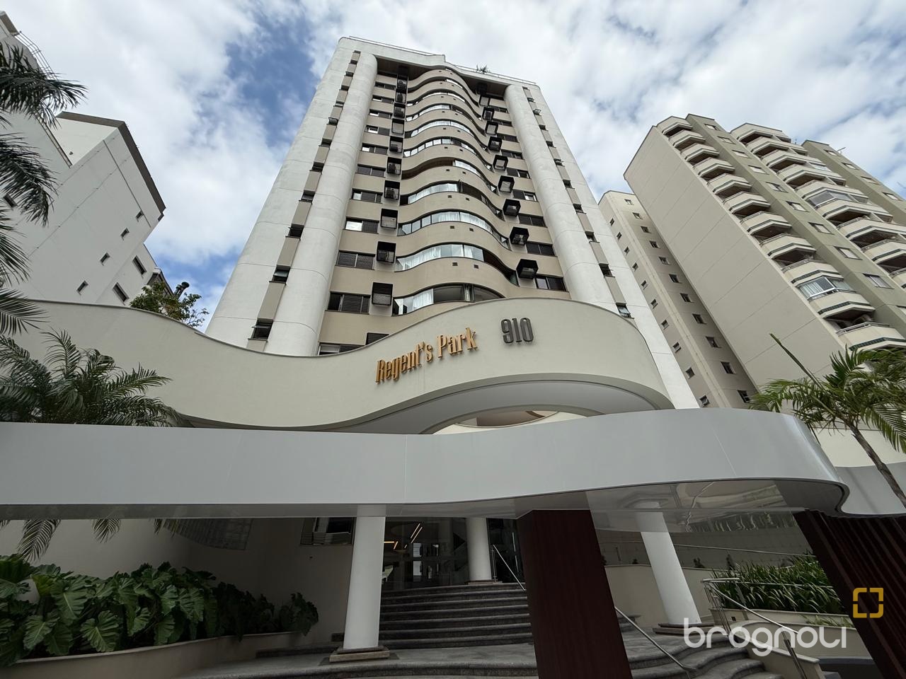 Apartamento com 123m², 3 quartos (sendo 1 suíte), 1 garagem, no bairro Centro em Florianópolis