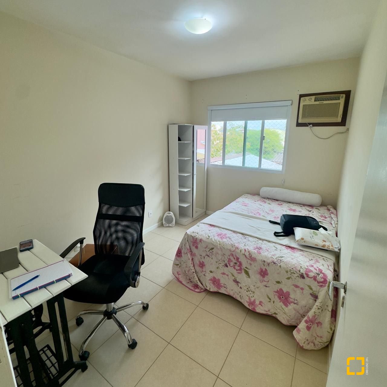 Casa com 169m², 6 quartos (sendo 1 suíte), 1 garagem, no bairro Campeche em Florianópolis