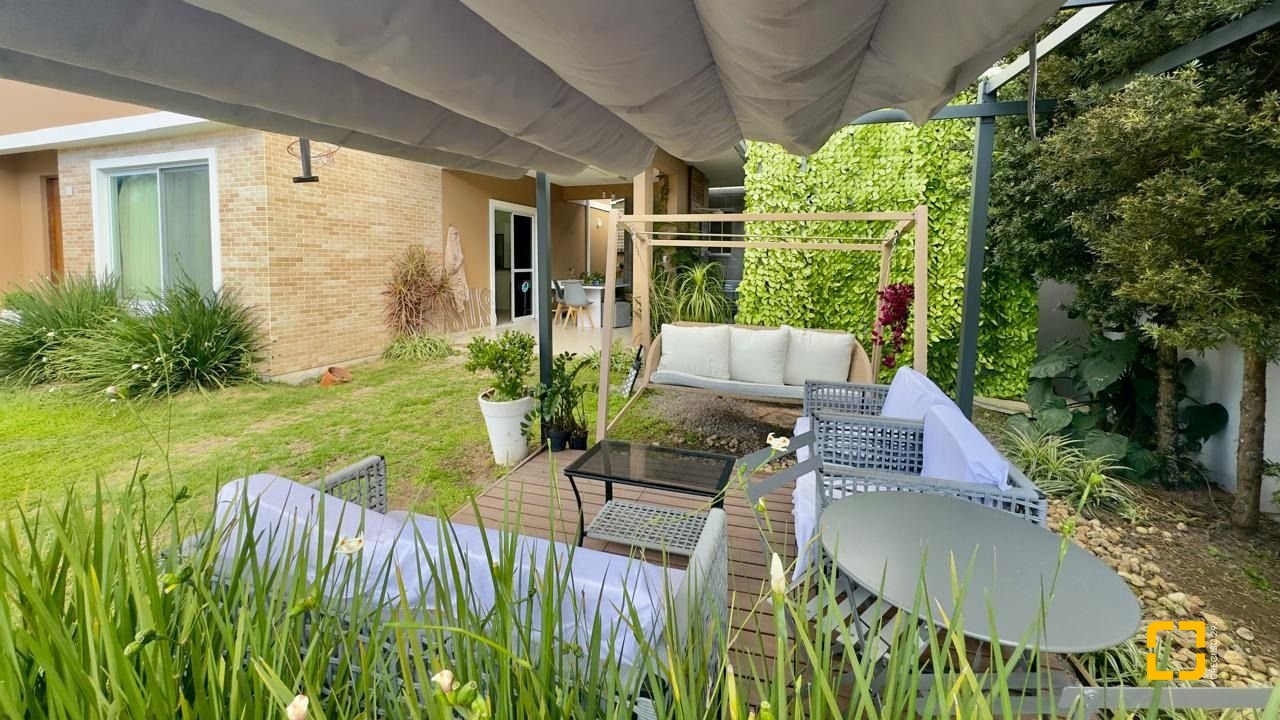 Casa com 169m², 6 quartos (sendo 1 suíte), 1 garagem, no bairro Campeche em Florianópolis