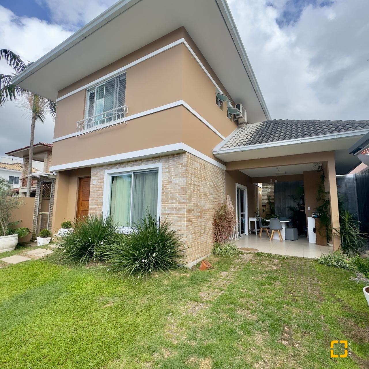 Casa com 169m², 6 quartos (sendo 1 suíte), 1 garagem, no bairro Campeche em Florianópolis