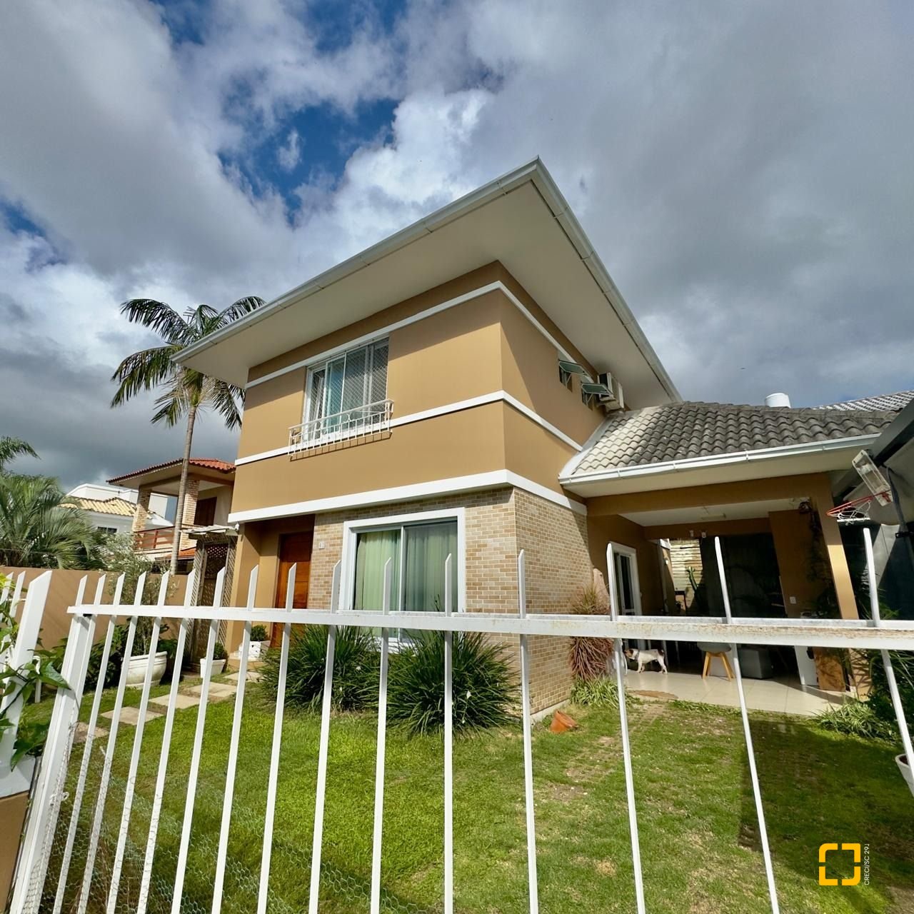 Casa com 169m², 6 quartos (sendo 1 suíte), 1 garagem, no bairro Campeche em Florianópolis
