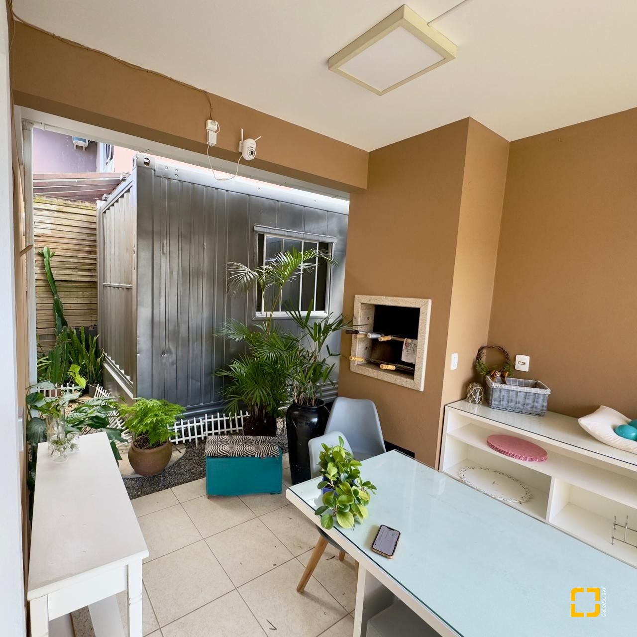 Casa com 169m², 6 quartos (sendo 1 suíte), 1 garagem, no bairro Campeche em Florianópolis