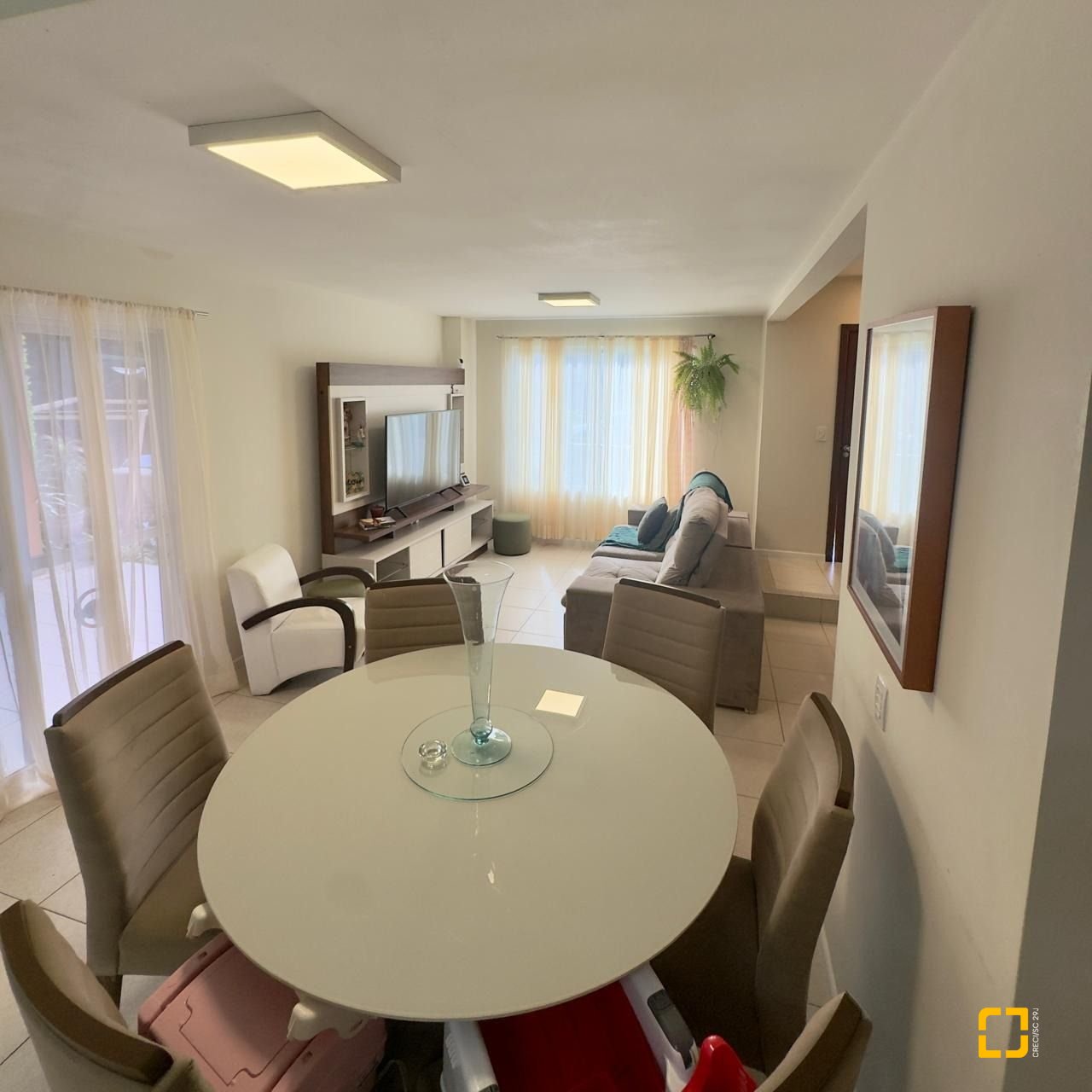 Casa com 169m², 6 quartos (sendo 1 suíte), 1 garagem, no bairro Campeche em Florianópolis