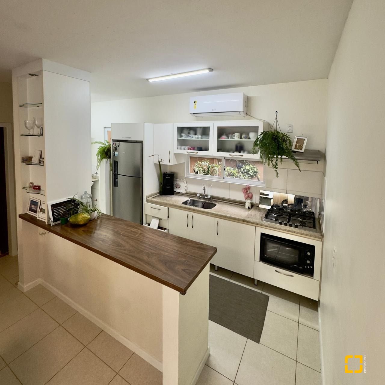 Casa com 169m², 6 quartos (sendo 1 suíte), 1 garagem, no bairro Campeche em Florianópolis