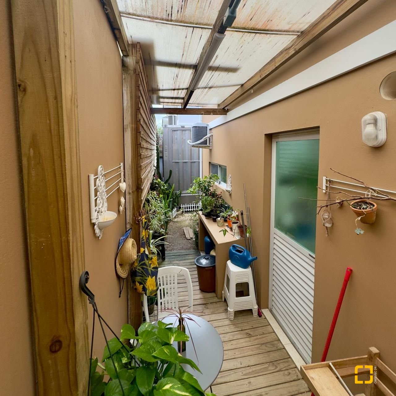 Casa com 169m², 6 quartos (sendo 1 suíte), 1 garagem, no bairro Campeche em Florianópolis