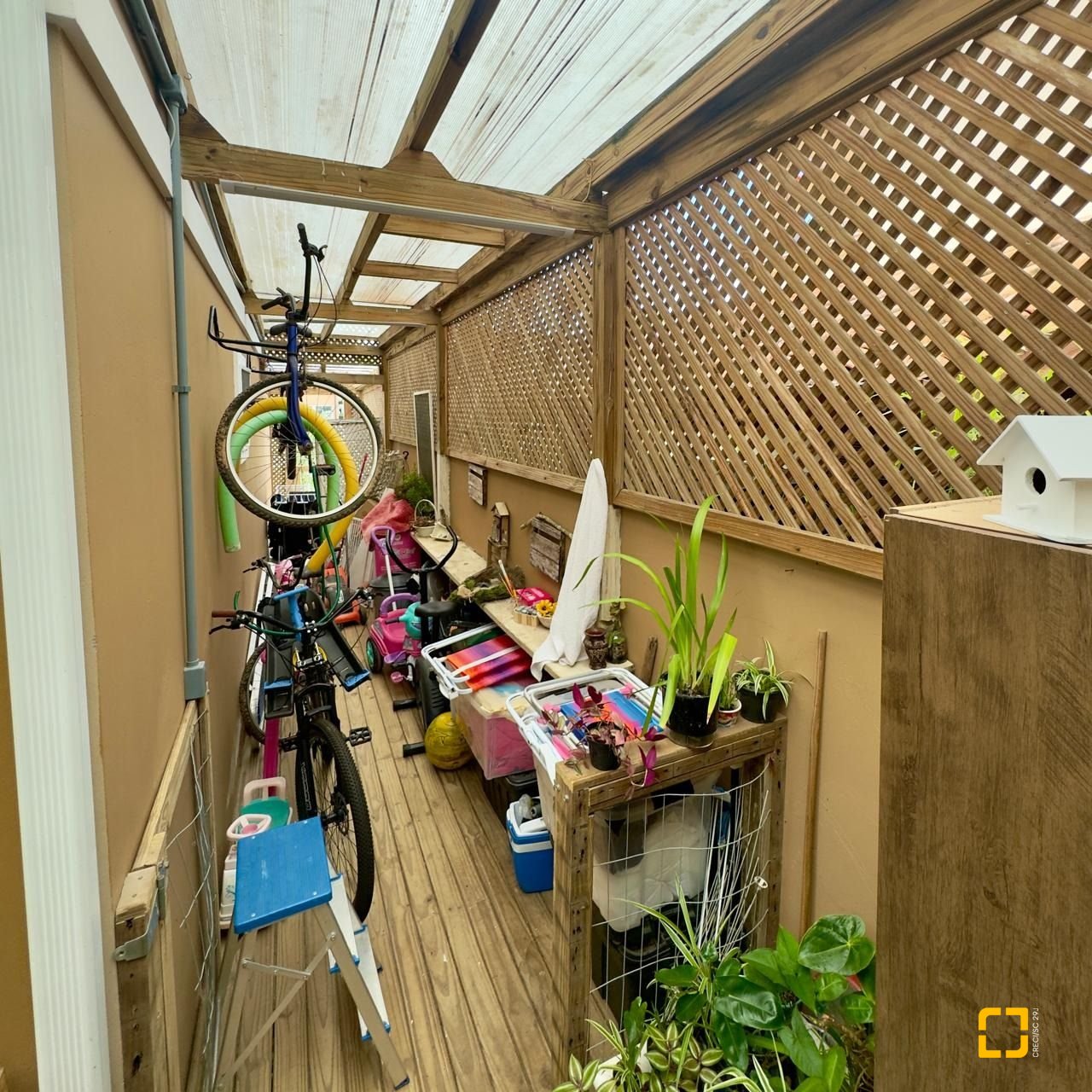 Casa com 169m², 6 quartos (sendo 1 suíte), 1 garagem, no bairro Campeche em Florianópolis