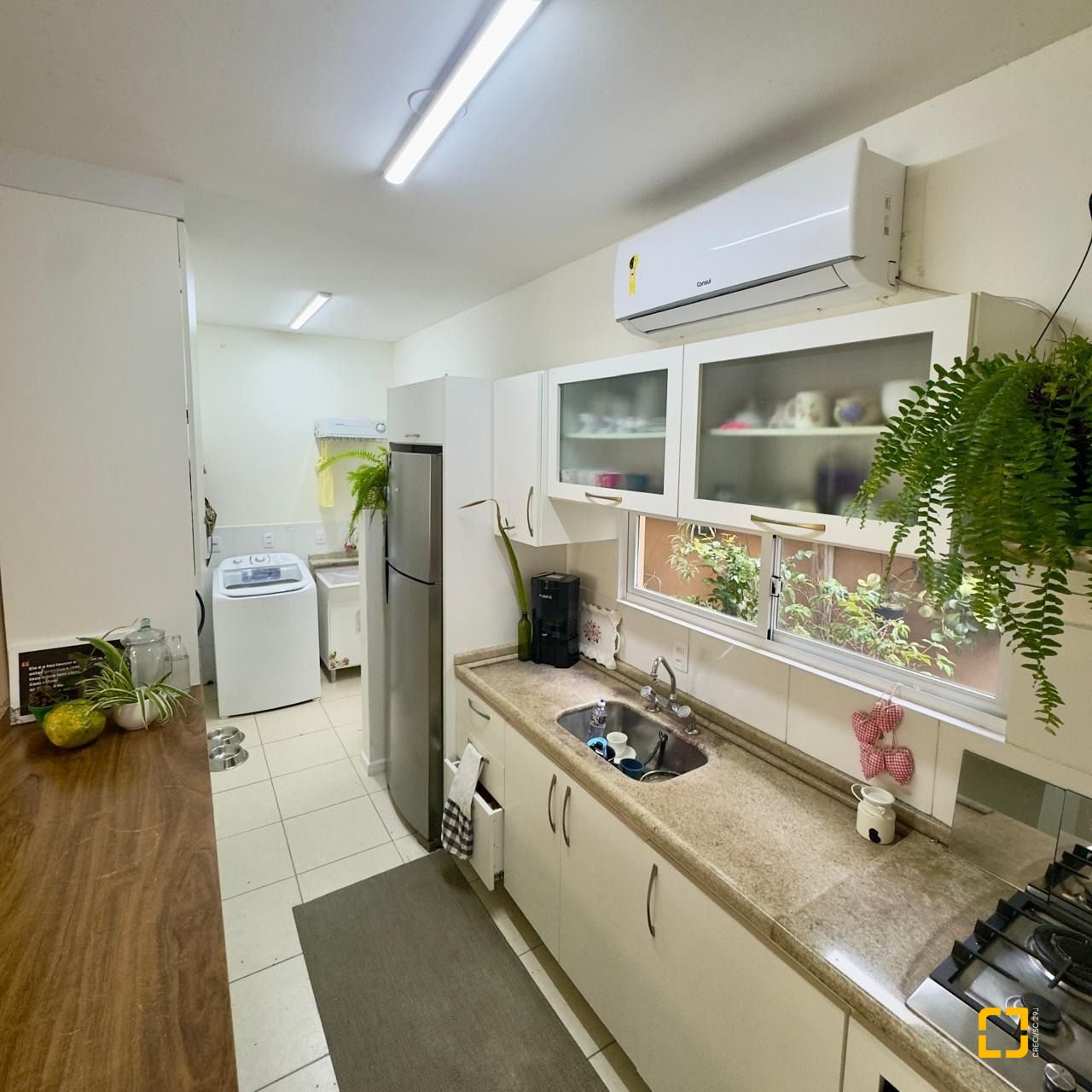 Casa com 169m², 6 quartos (sendo 1 suíte), 1 garagem, no bairro Campeche em Florianópolis