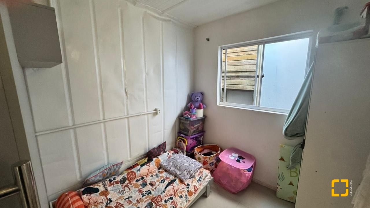 Casa com 169m², 6 quartos (sendo 1 suíte), 1 garagem, no bairro Campeche em Florianópolis