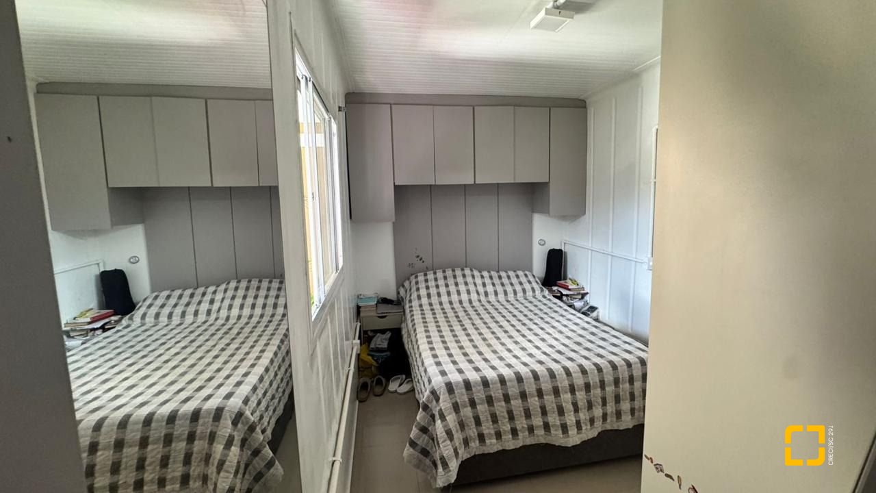 Casa com 169m², 6 quartos (sendo 1 suíte), 1 garagem, no bairro Campeche em Florianópolis
