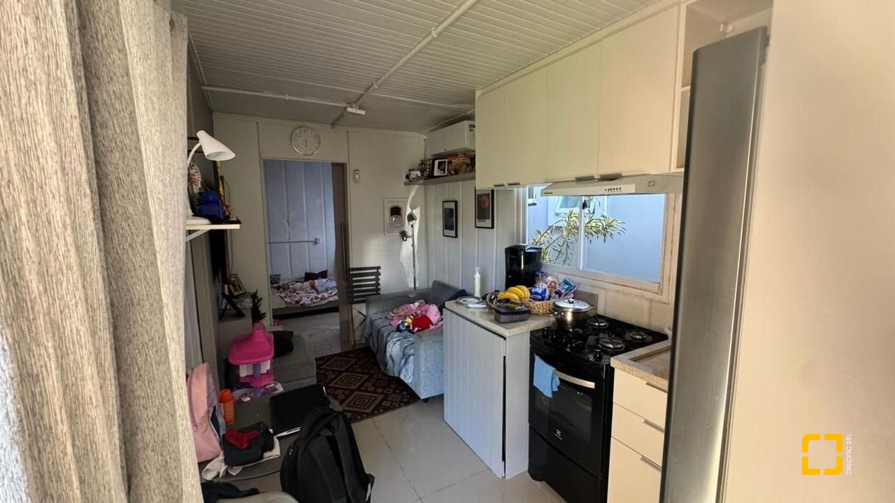 Casa com 169m², 6 quartos (sendo 1 suíte), 1 garagem, no bairro Campeche em Florianópolis