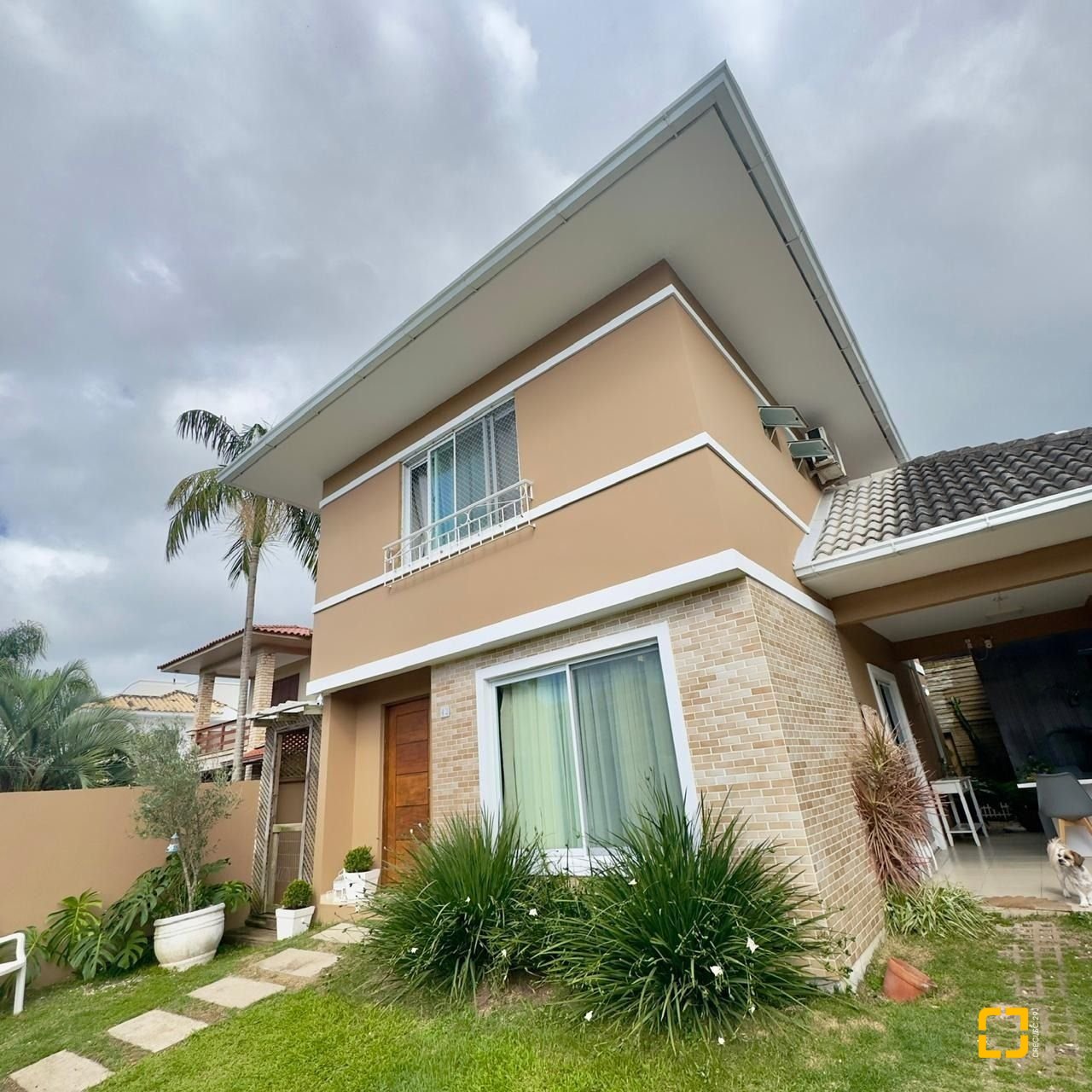 Casa com 169m², 6 quartos (sendo 1 suíte), 1 garagem, no bairro Campeche em Florianópolis