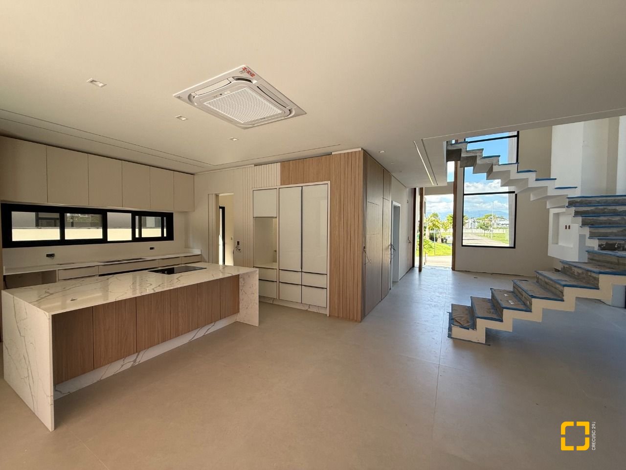 Casa de Condomínio com 298m², 3 quartos (sendo 3 suítes), 4 garagens, no bairro Pedra Branca em Palhoça